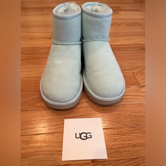 UGG Classic Mini ll Aqua, Size 7 EXCELLENT CONDITION - Picture 2 of 6